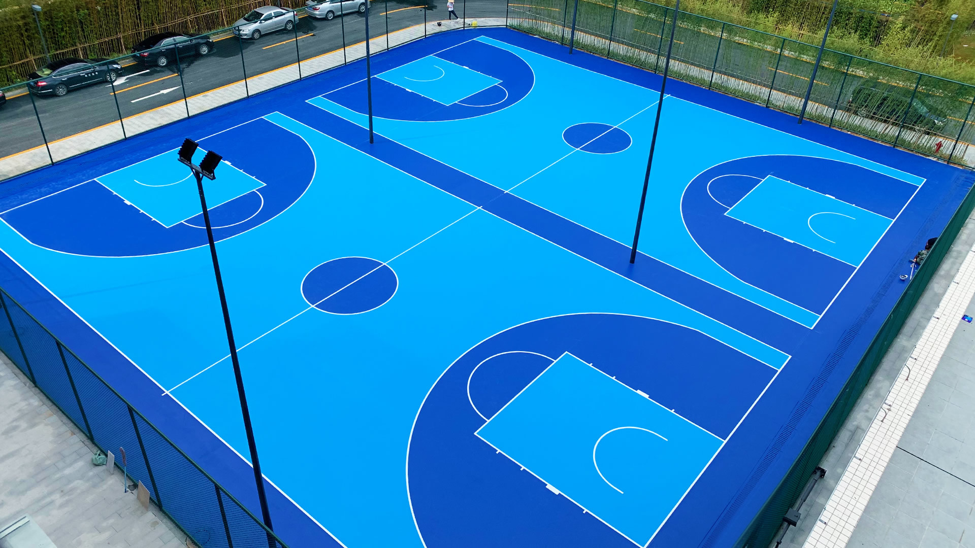 力特 · 篮球运动场