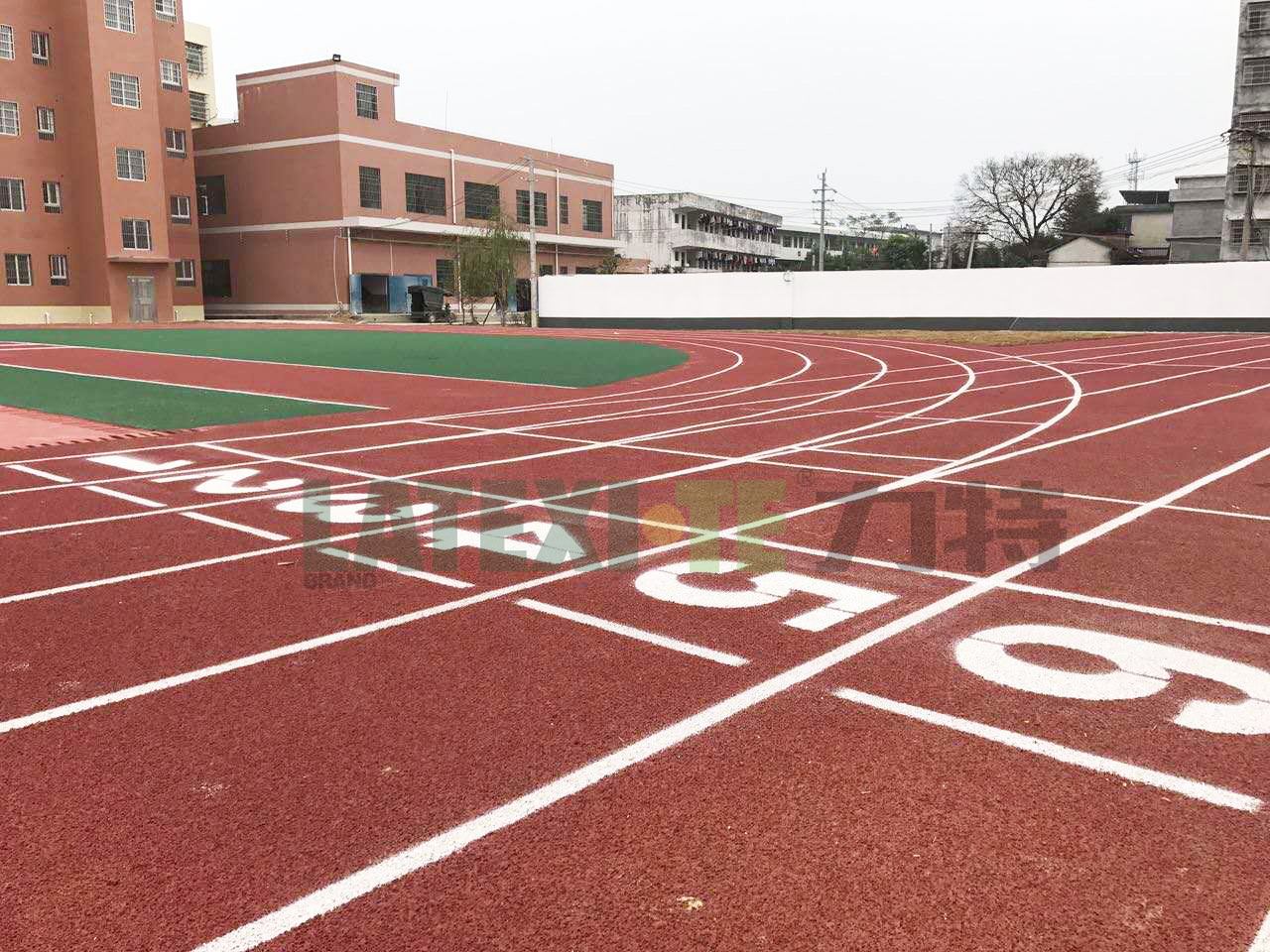 江西龙南桃江小学-透气型塑胶跑道
